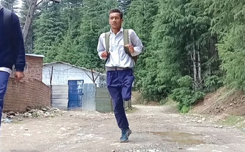 Jaipur Foot USA Chairman Prem Bhandari promises free artificial limb to specially-abled Parvaiz from J&K Handwara